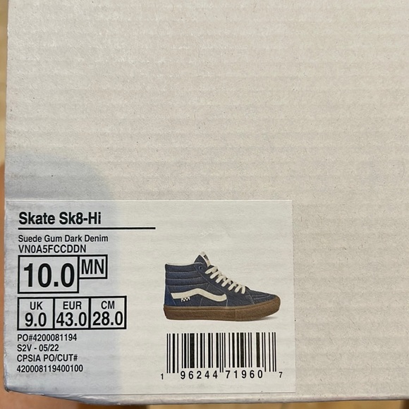 Vans WMNS Skate Sk8-Hi
Suede Gum Dark Denim
VN0A5FCCDDN
Sneakers - Picture 14 of 16